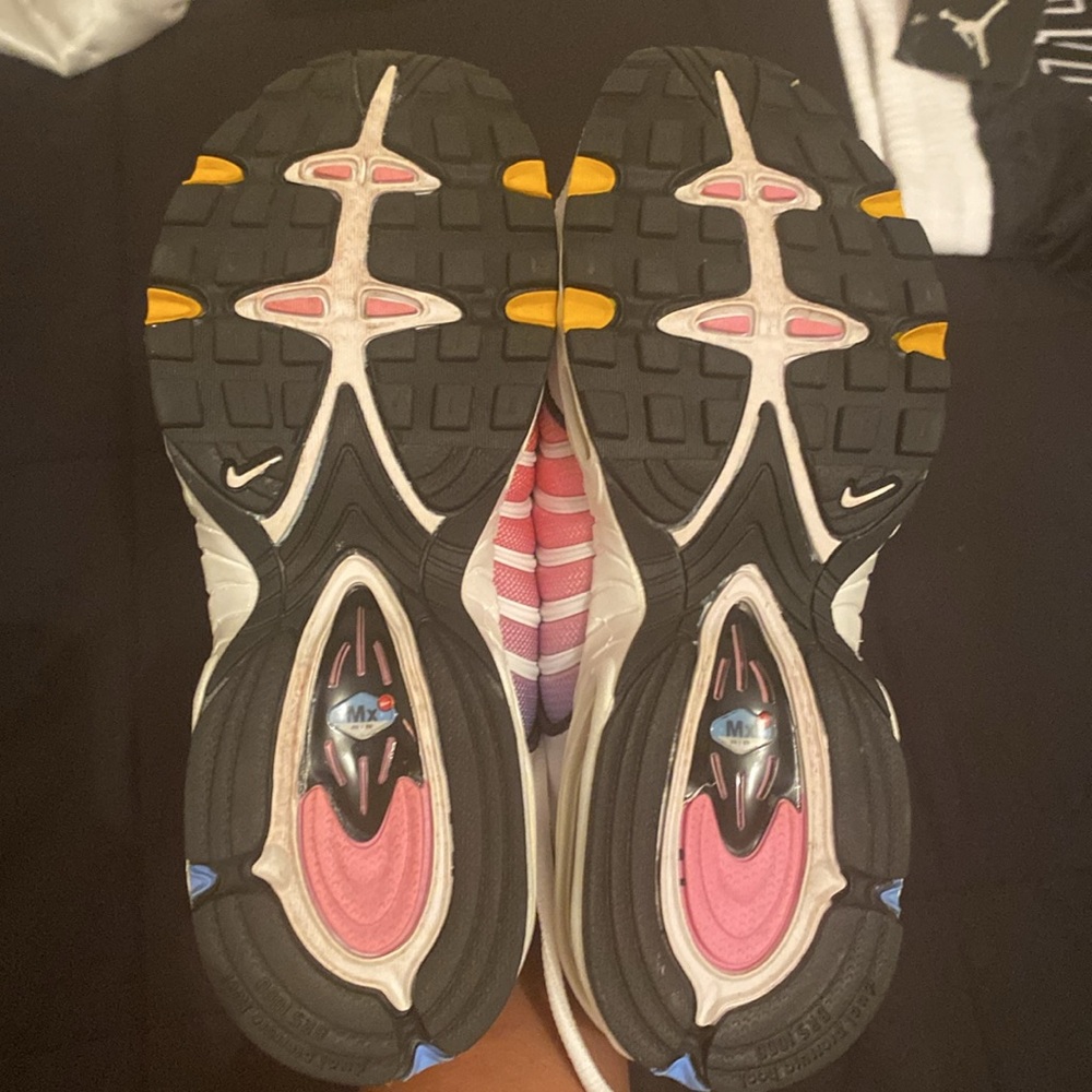 Nike shoes size 7 in womens - Picture 7 of 13